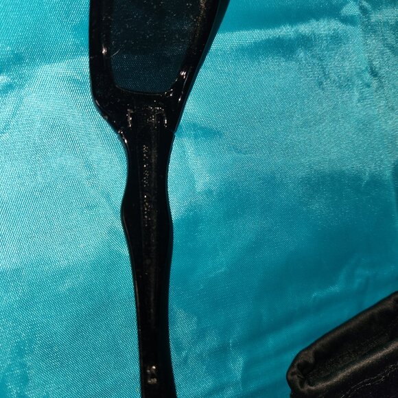 Oakley - Picture 7 of 11